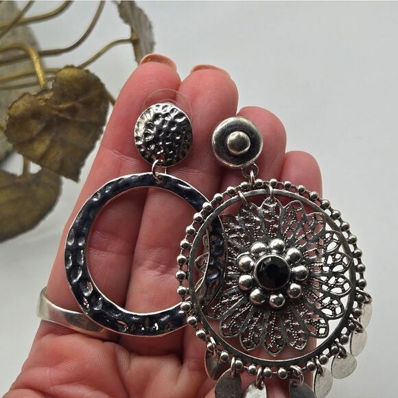 "5/"25" Mismatched Silvertone Madala Circle Tassel Silvertone Disc Earrings - Picture 9 of 9